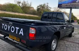 Toyota Hilux 2001 Blue