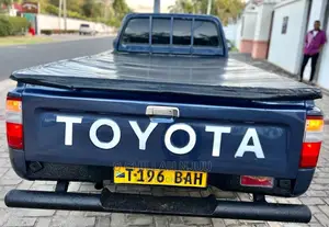 Toyota Hilux 2001 Blue