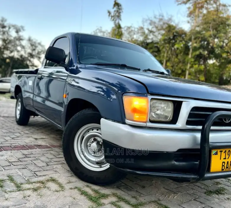 Toyota Hilux 2001 Blue