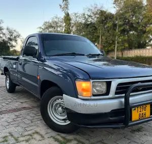 Toyota Hilux 2001 Blue