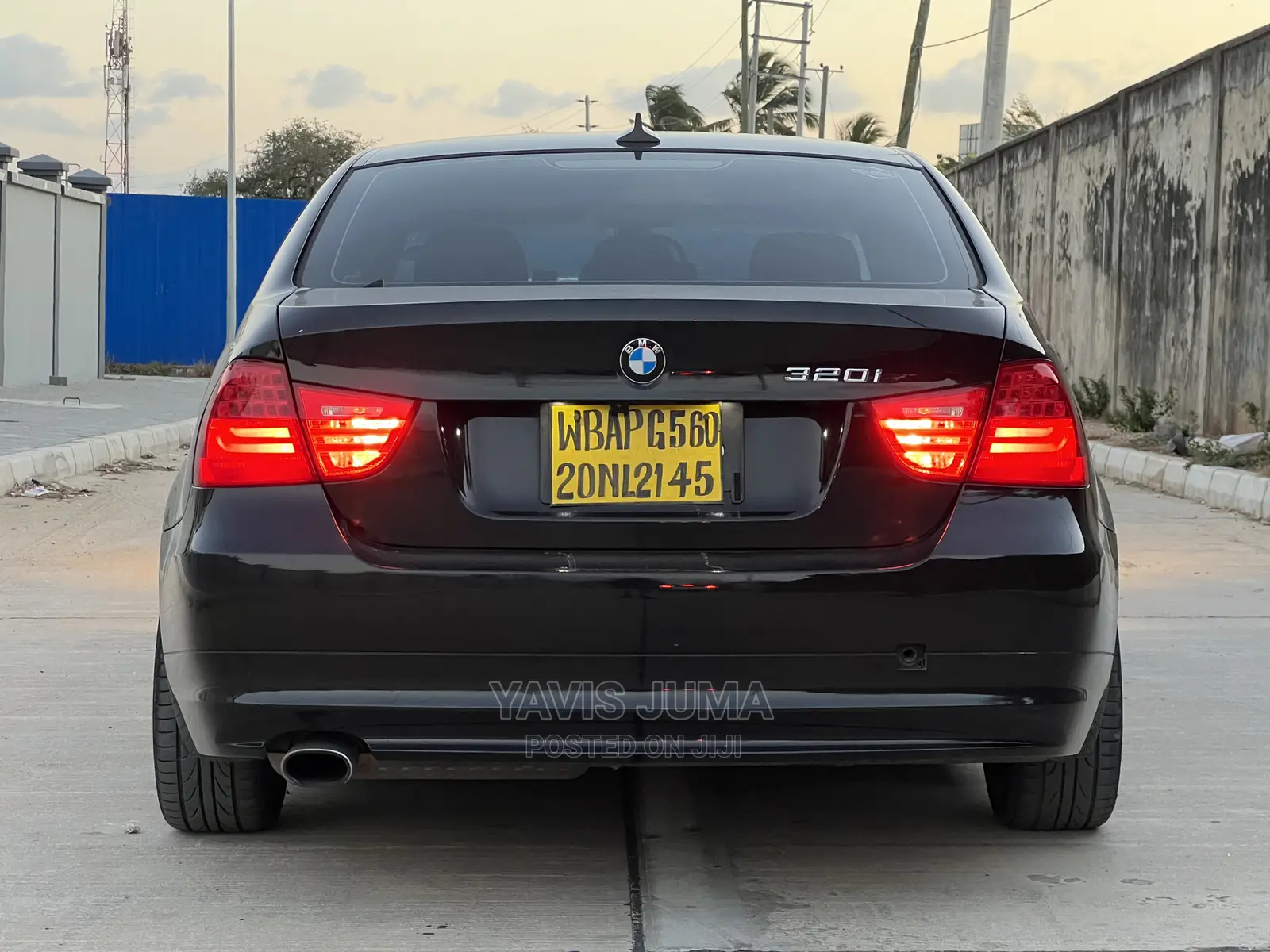 BMW 320i 2010 Black