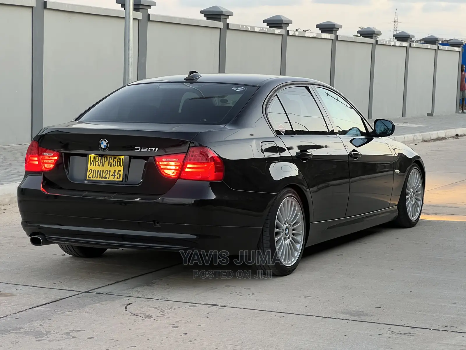 BMW 320i 2010 Black