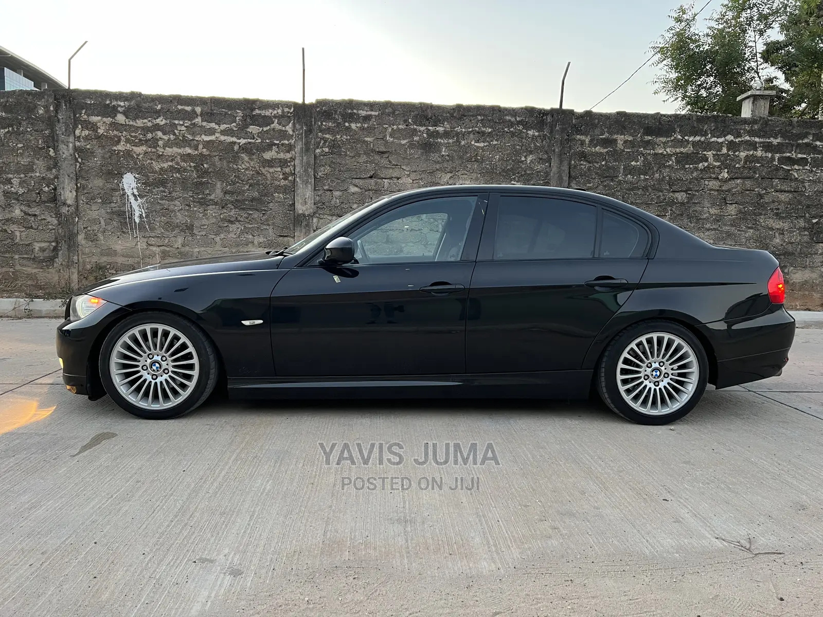 BMW 320i 2010 Black