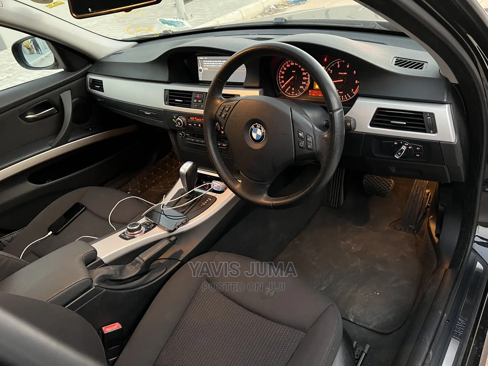 BMW 320i 2010 Black
