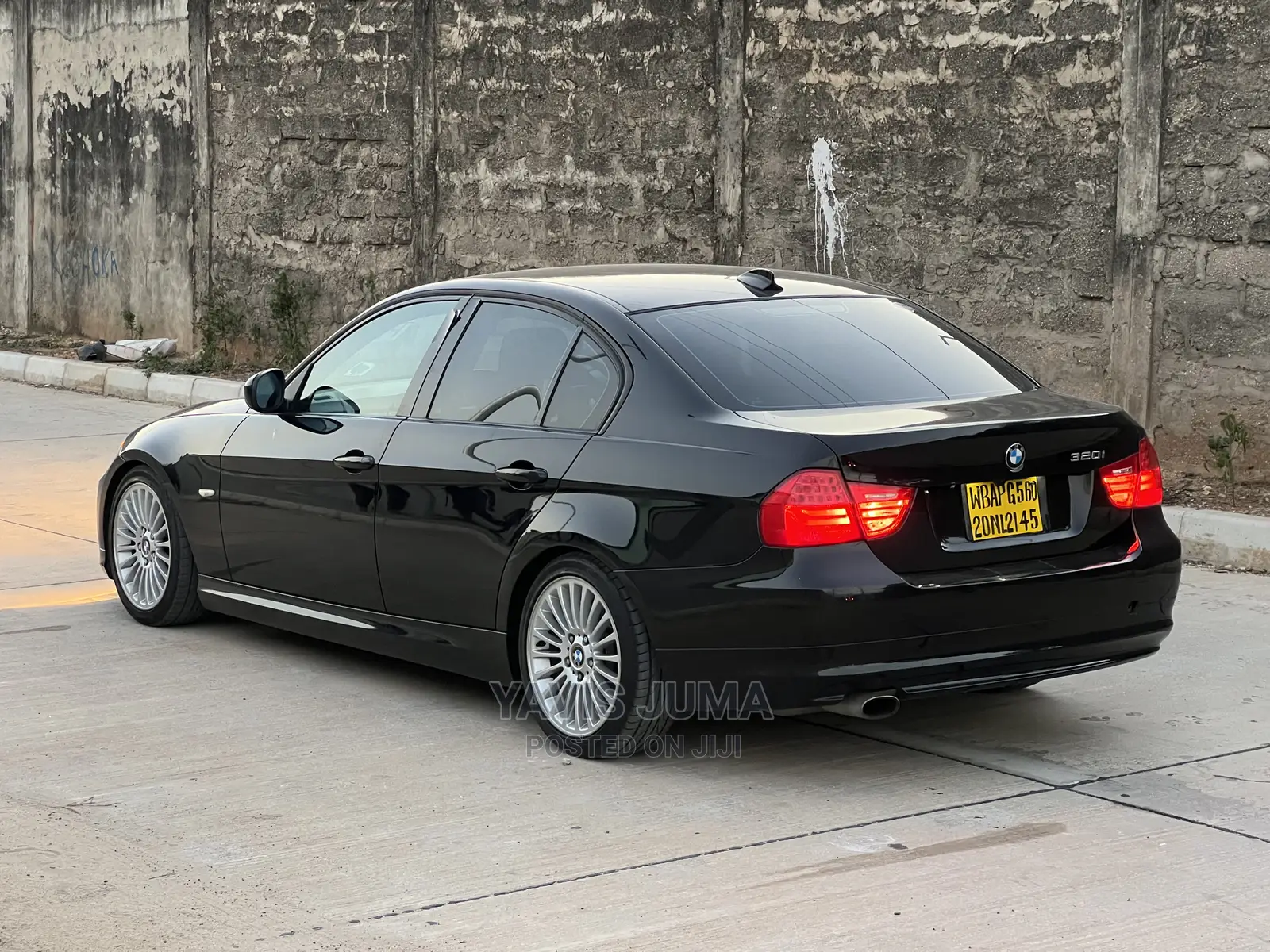 BMW 320i 2010 Black