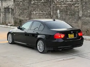 BMW 320i 2010 Black