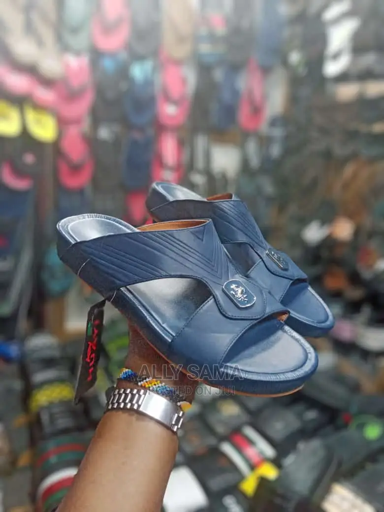 Open Shoes Plain