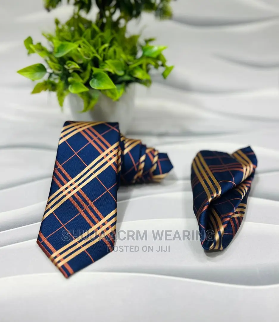 Bow Tie Na Kitambaa Chake