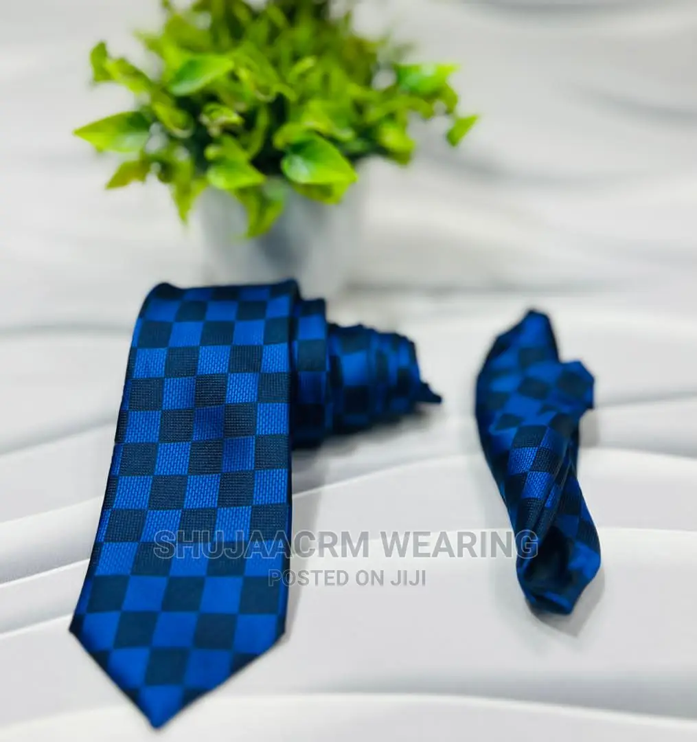 Bow Tie Na Kitambaa Chake