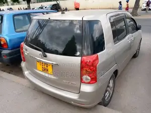 Toyota Raum 2004 White