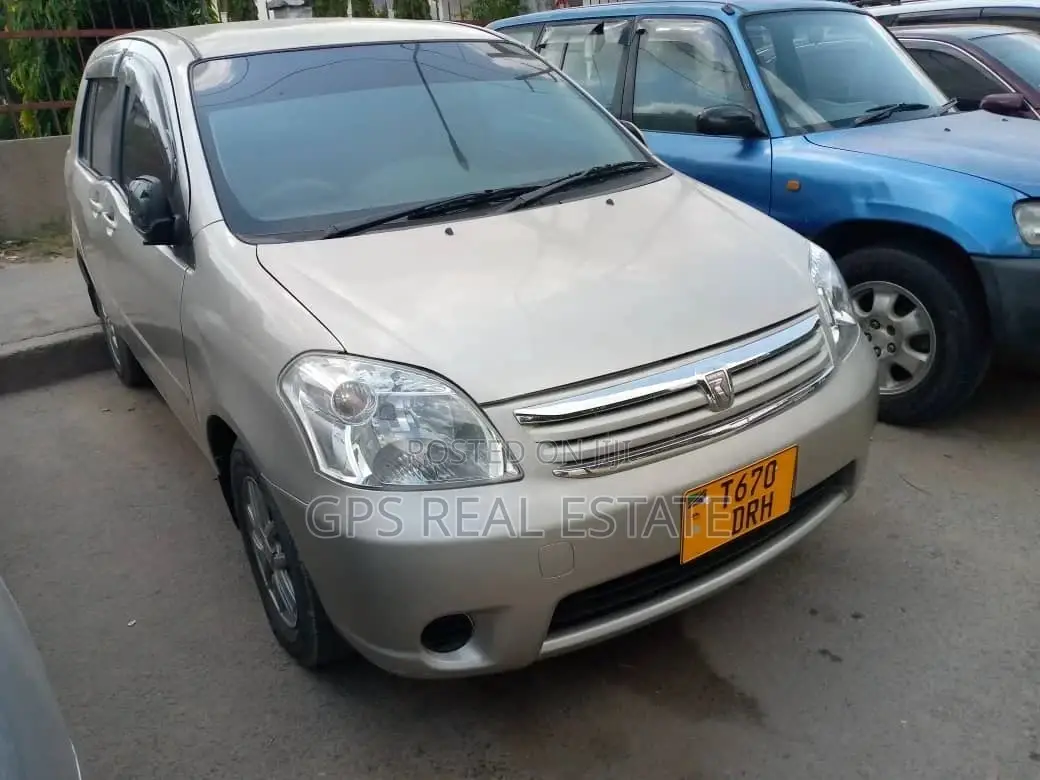 Toyota Raum 2004 White