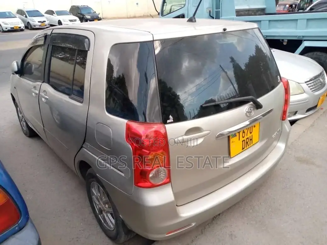 Toyota Raum 2004 White