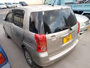 Toyota Raum 2004 White
