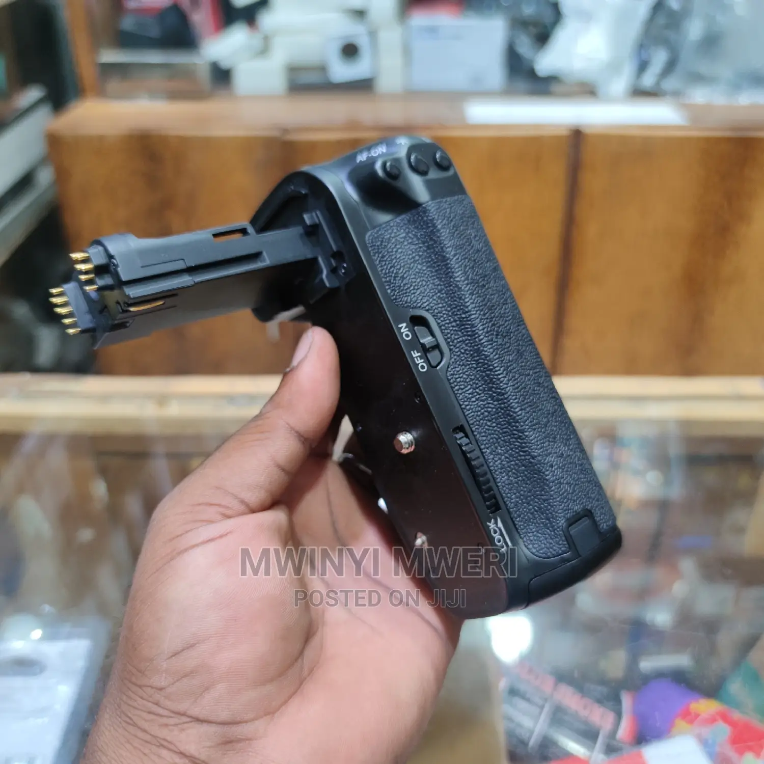 Meike Vertical Battery Grip Holder for Canon EOS 6D Camera