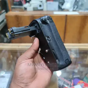Meike Vertical Battery Grip Holder for Canon EOS 6D Camera