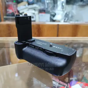 Original Canon BG-E6 Battery Grip for Canon 5D Mark II