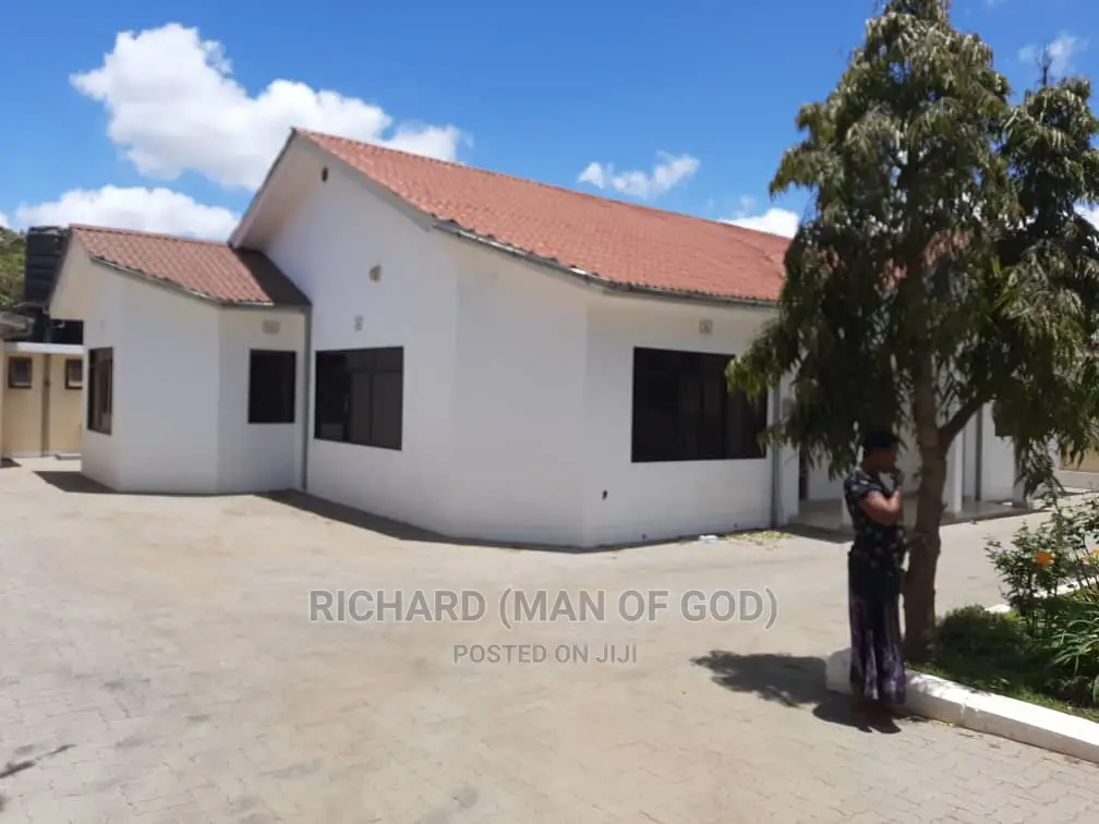4bdrm Bungalow in Arusha for Rent
