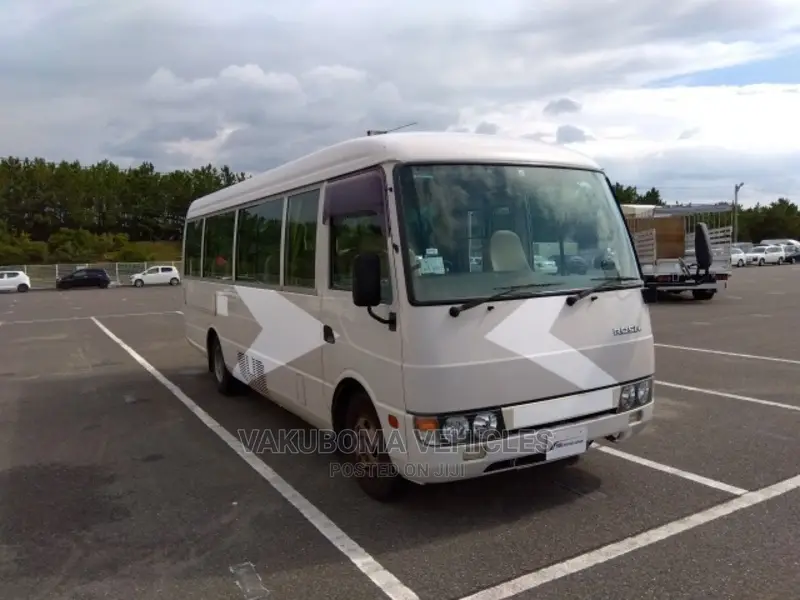 Mitsubishi Fuso Rosa 2002 White