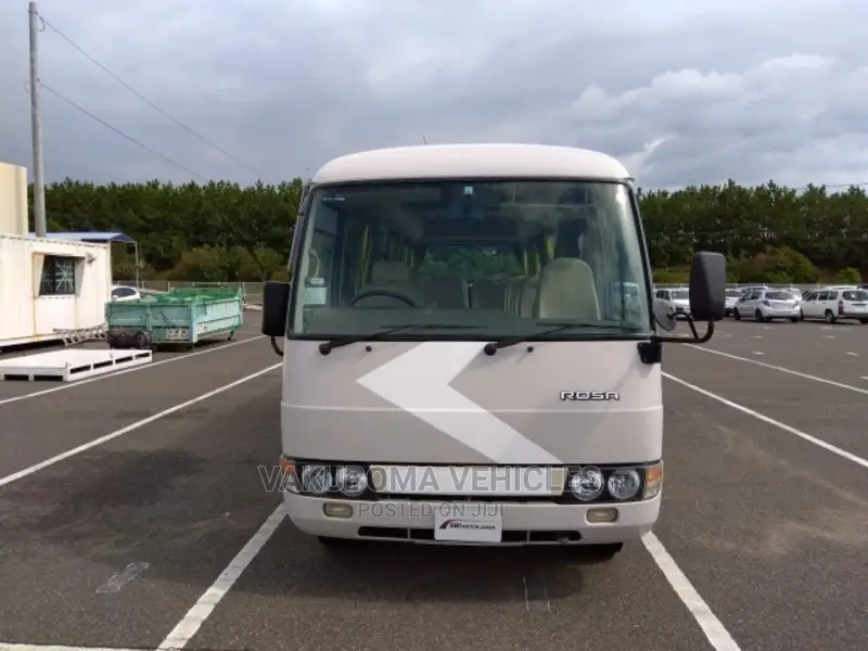 Mitsubishi Fuso Rosa 2002 White