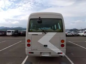 Mitsubishi Fuso Rosa 2002 White