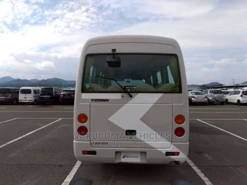 Mitsubishi Fuso Rosa 2002 White