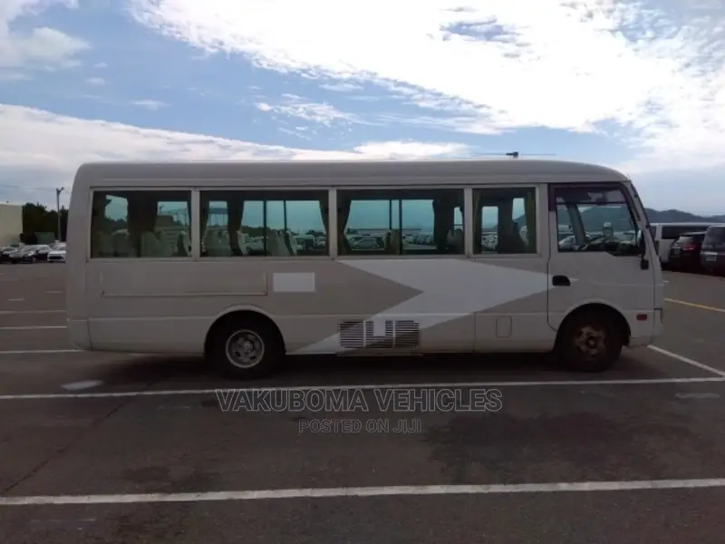 Mitsubishi Fuso Rosa 2002 White
