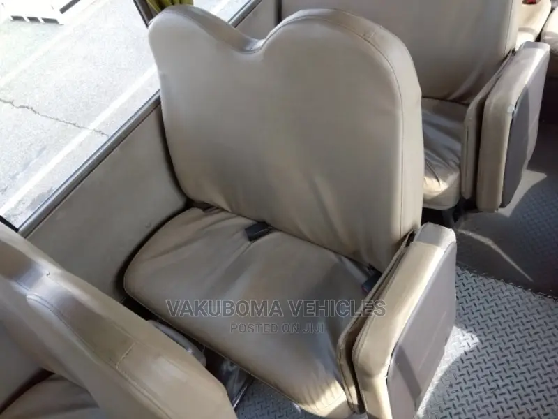 Mitsubishi Fuso Rosa 2002 White