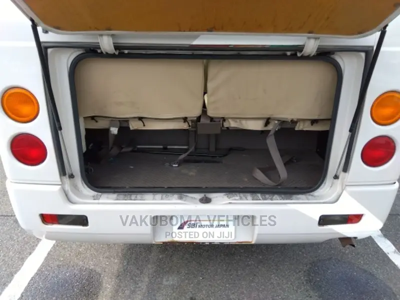 Mitsubishi Fuso Rosa 2002 White