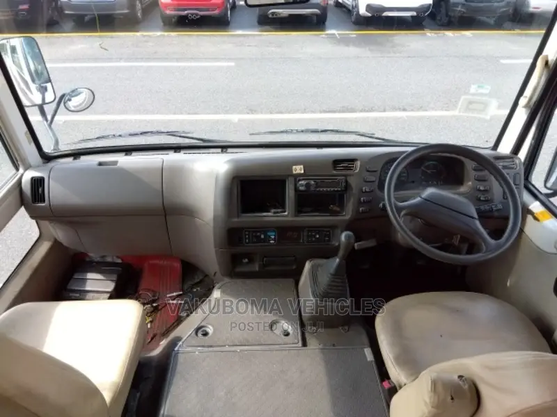 Mitsubishi Fuso Rosa 2002 White