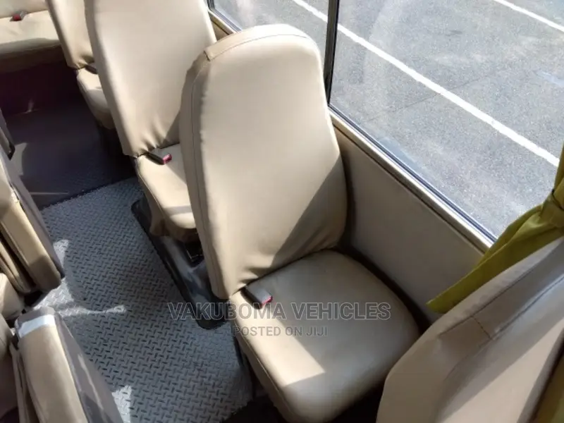 Mitsubishi Fuso Rosa 2002 White