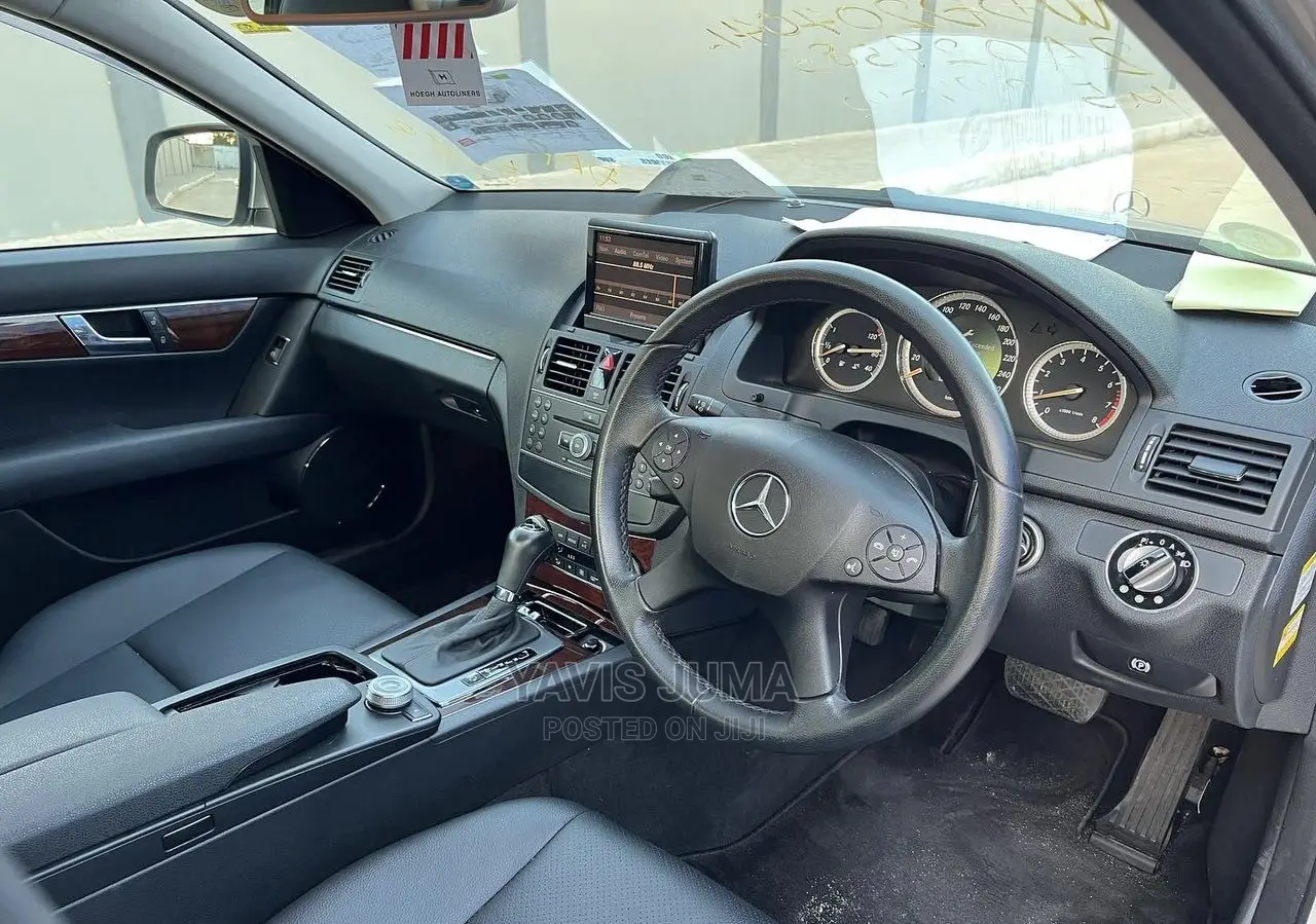 Mercedes-Benz C200 2007 Gold