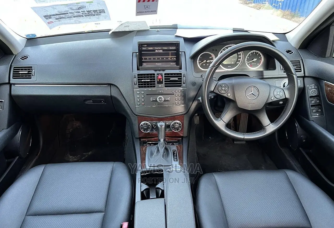 Mercedes-Benz C200 2007 Gold