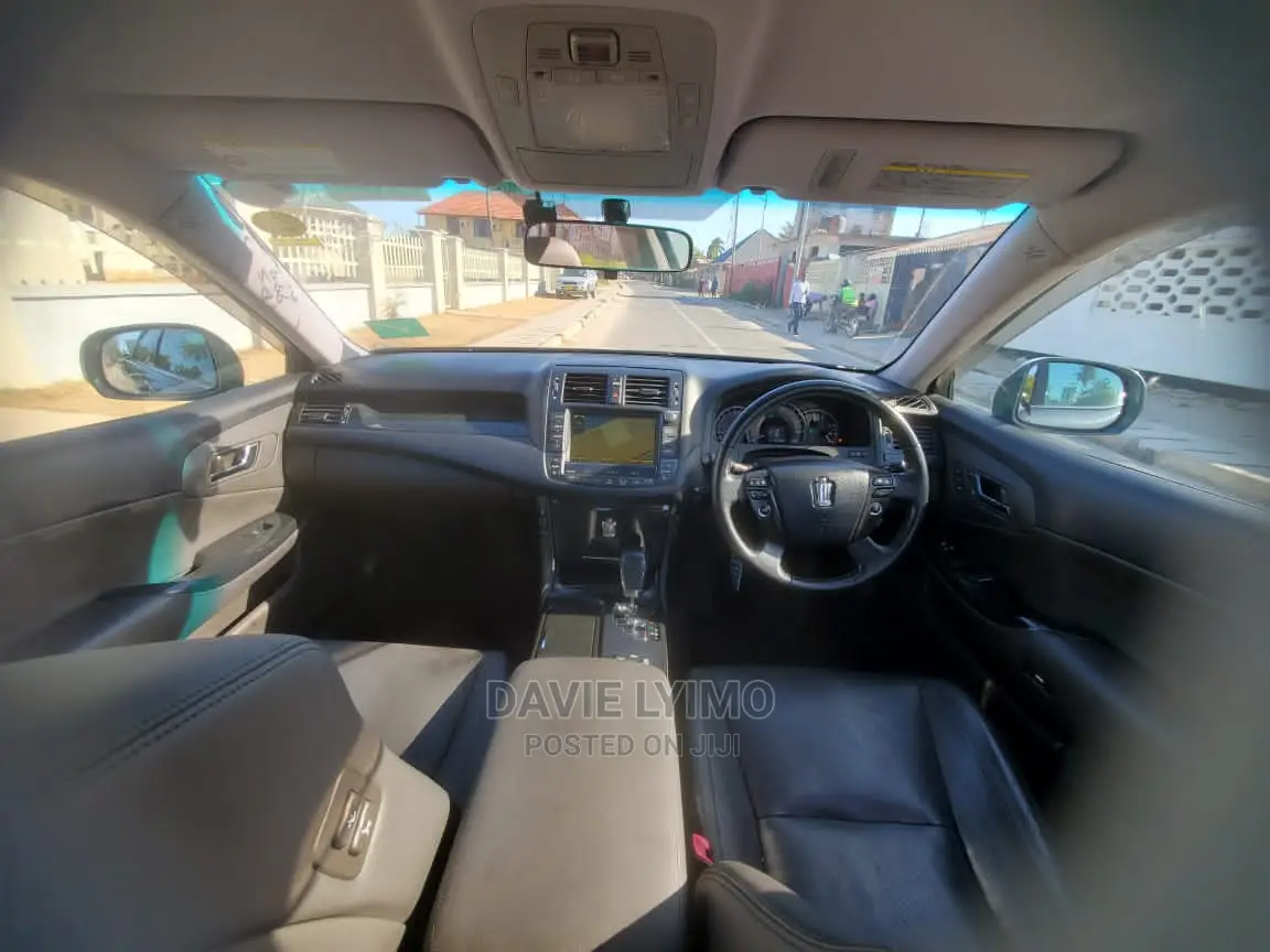 Toyota Crown 2009 Gray
