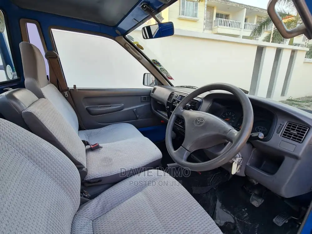 Toyota Lite-ace 2000 Blue