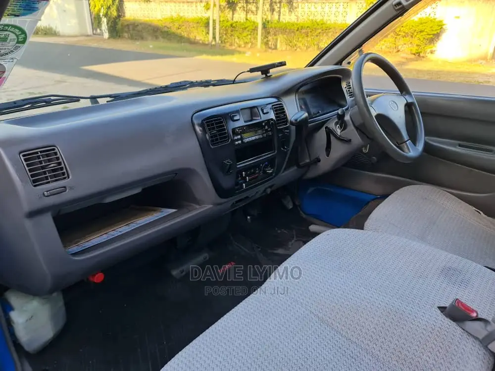 Toyota Lite-ace 2000 Blue