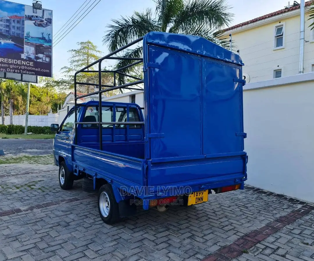 Toyota Lite-ace 2000 Blue