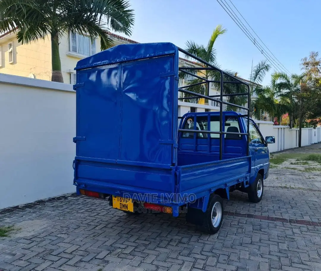 Toyota Lite-ace 2000 Blue