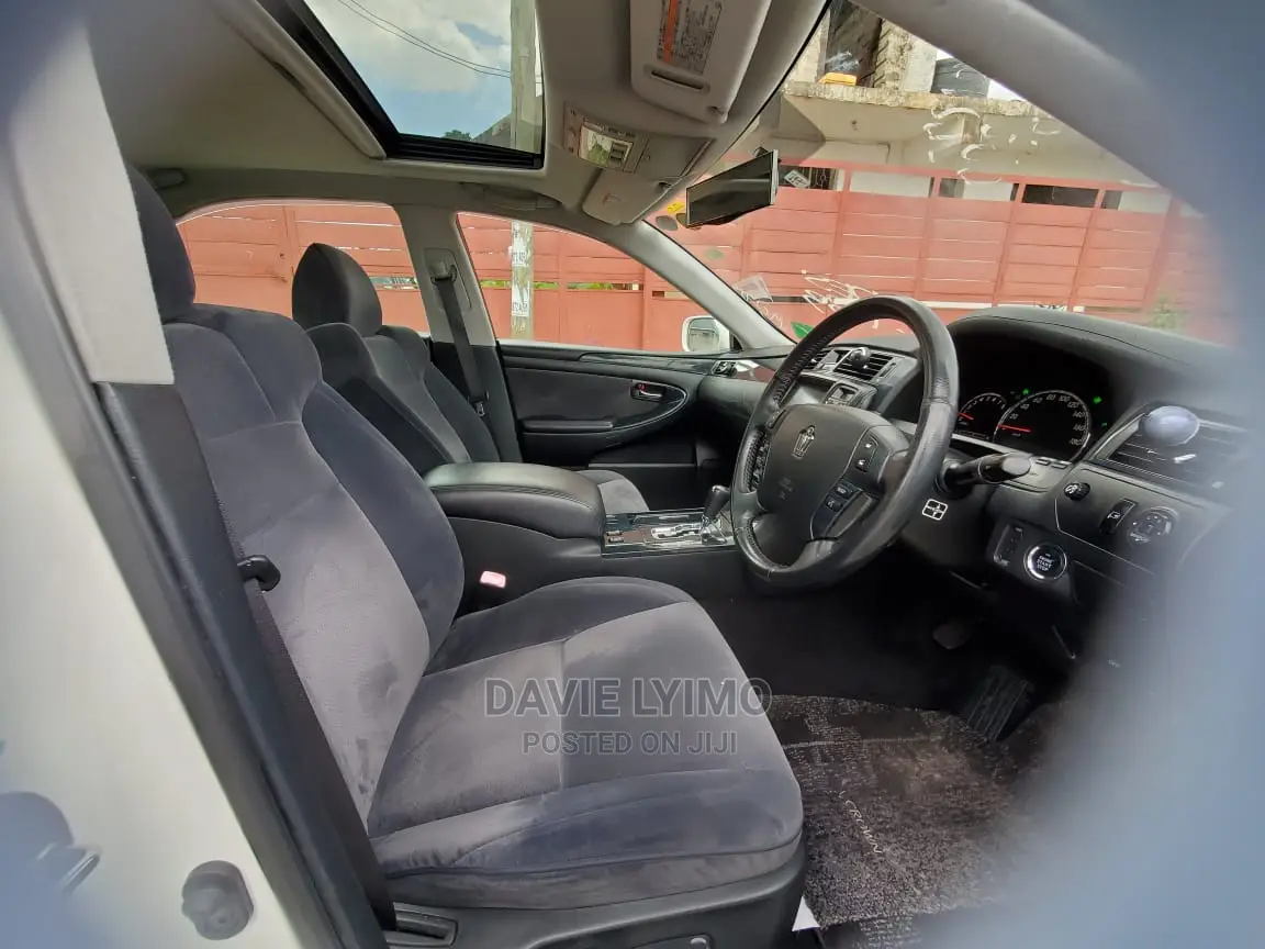 Toyota Crown 2005 Pearl
