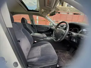 Toyota Crown 2005 Pearl