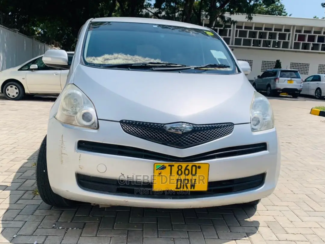 Toyota Ractis 1.3 FWD 2008 Silver