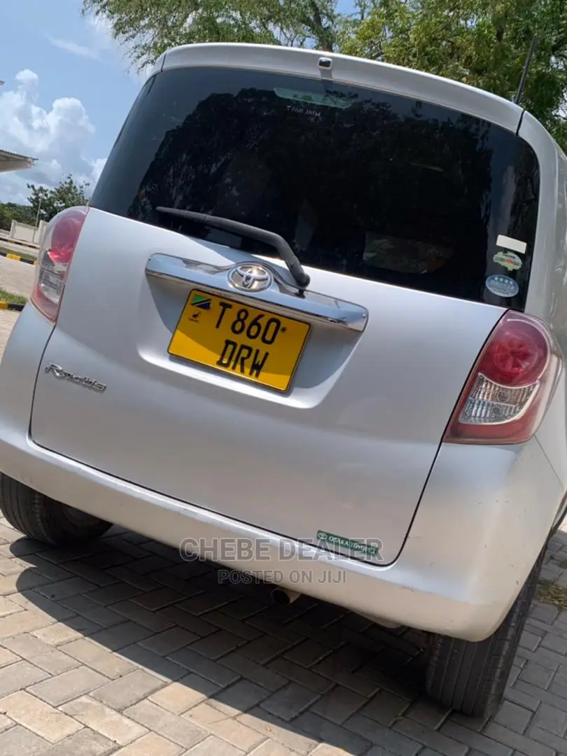 Toyota Ractis 1.3 FWD 2008 Silver