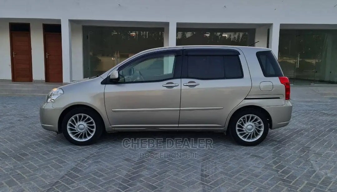 Toyota Raum 1.5 AWD 2004 Beige