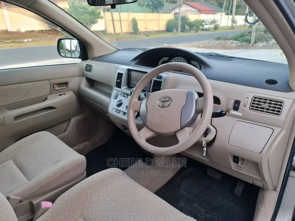 Toyota Raum 1.5 AWD 2004 Beige