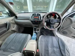 Toyota RAV4 Automatic 2003 White