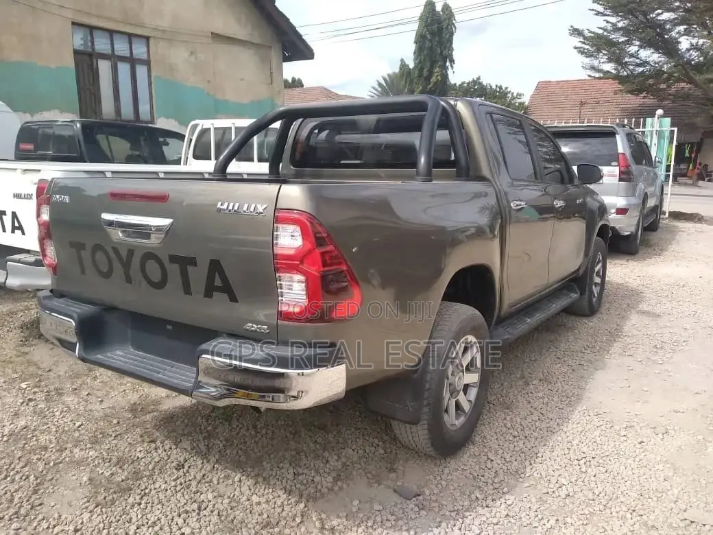 Toyota Hilux 2018 Gray