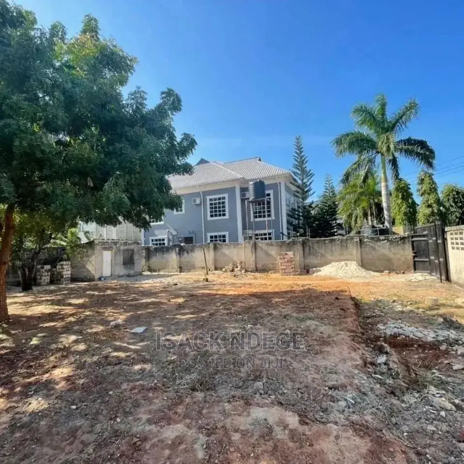 Plot for Sale SQM 808