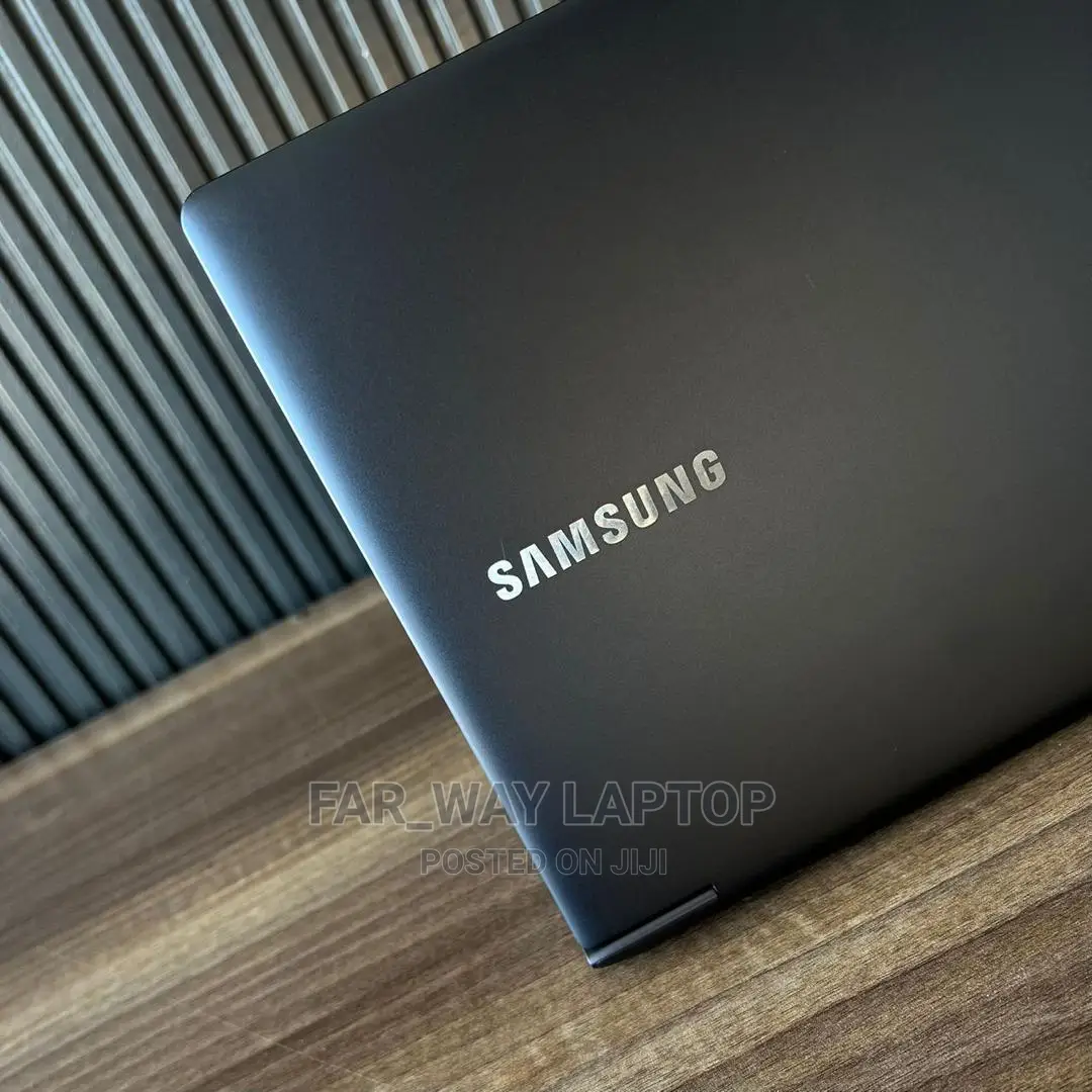 New Laptop Samsung Chromebook Pro 8GB Intel Core I5 SSD 256GB