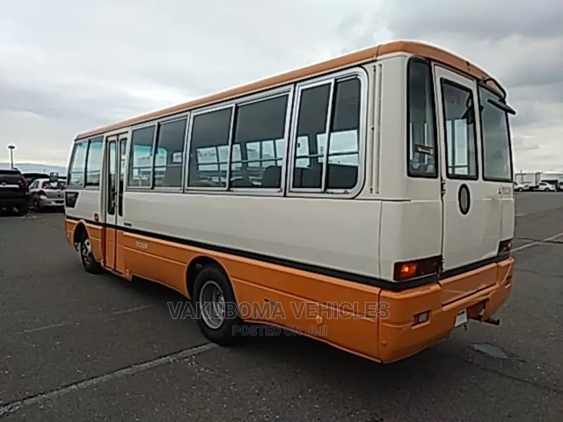 Mitsubishi Fuso Rosa 1993 Orange