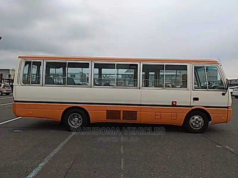 Mitsubishi Fuso Rosa 1993 Orange