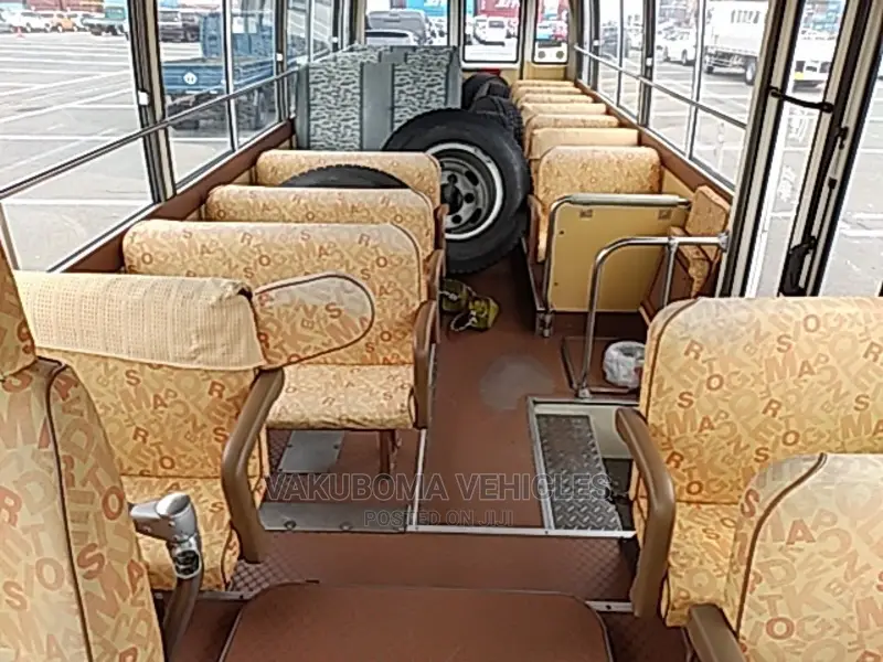 Mitsubishi Fuso Rosa 1993 Orange